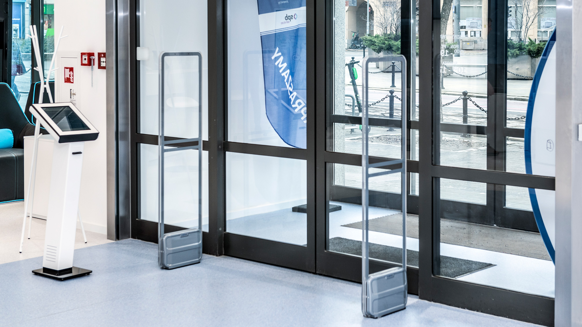 Bramki antykradzieżowe – realizacja Nova w Samsung Service Store w Poznaniu
